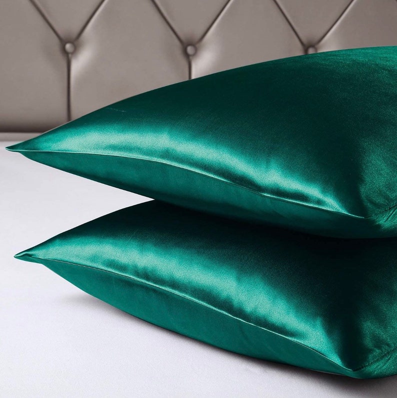 QUEEN SILK PILLOWCASE - EMERALD GREEN